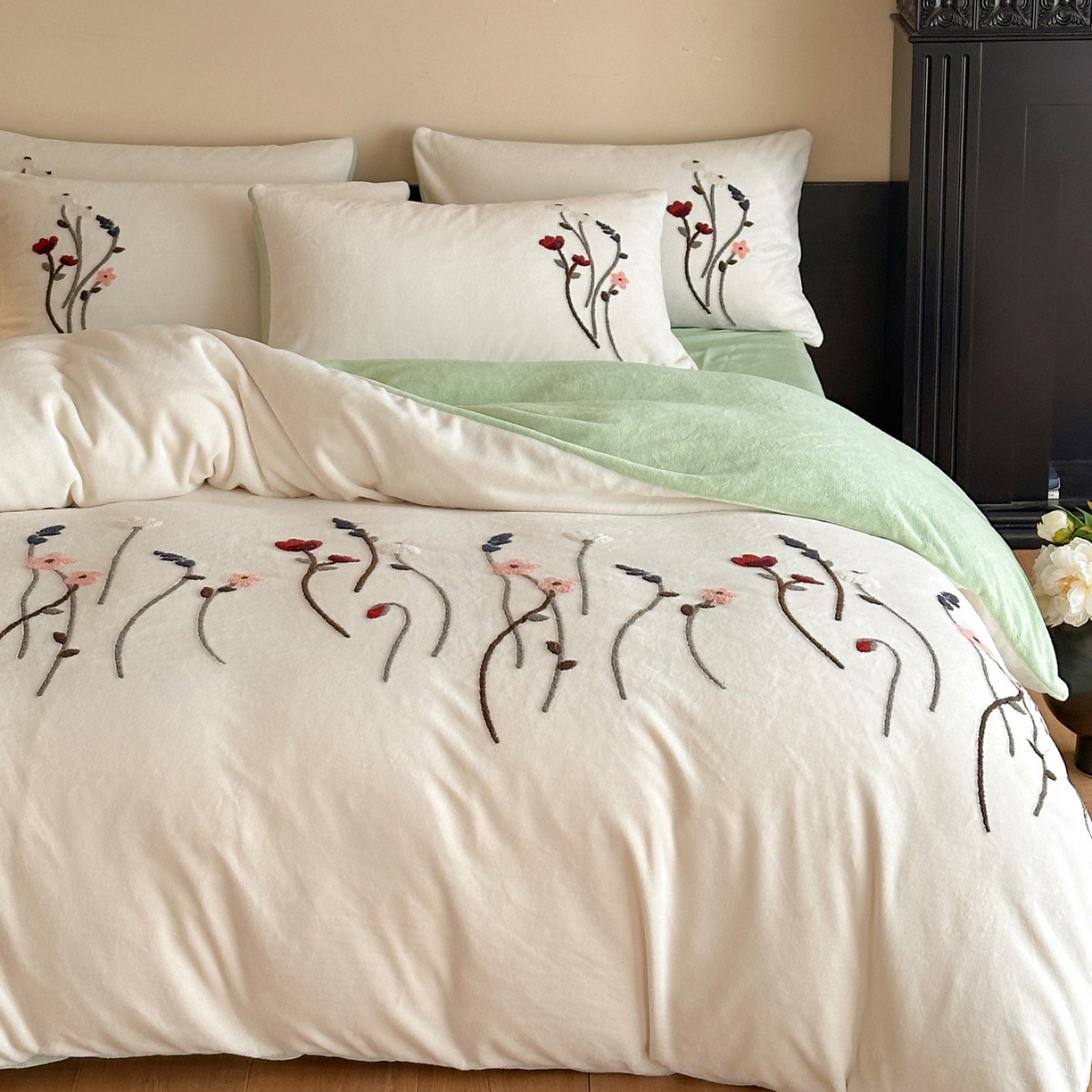 91家纺网 家纺一手货源 找家纺 如一 2025新款田园风毛巾绣牛奶绒四件套 幽兰-白绿