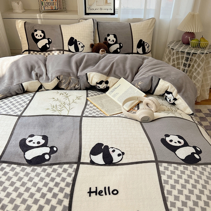 91家纺网 家纺一手货源 找家纺 小叮当家纺仓储工厂店 买家秀 爆款花型2025新款200克牛奶绒小清新卡通复古风四件套 竹林团子