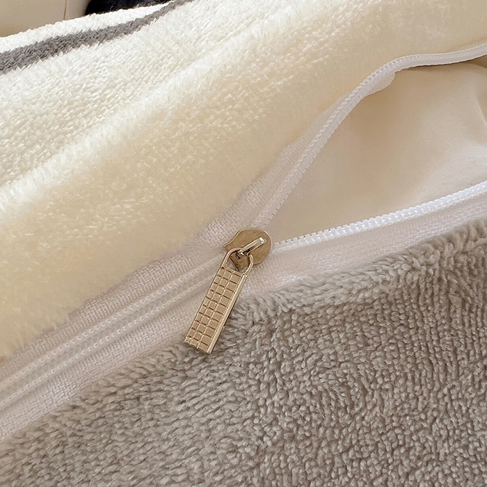 91家纺网 家纺一手货源 找家纺 小叮当家纺仓储工厂店 买家秀 爆款花型2025新款200克牛奶绒小清新卡通复古风四件套 竹林团子