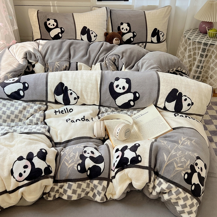 91家纺网 家纺一手货源 找家纺 小叮当家纺仓储工厂店 买家秀 爆款花型2025新款200克牛奶绒小清新卡通复古风四件套 竹林团子