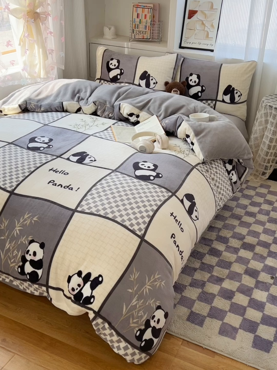 91家纺网 家纺一手货源 找家纺 小叮当家纺仓储工厂店 买家秀 爆款花型2025新款200克牛奶绒小清新卡通复古风四件套 竹林团子