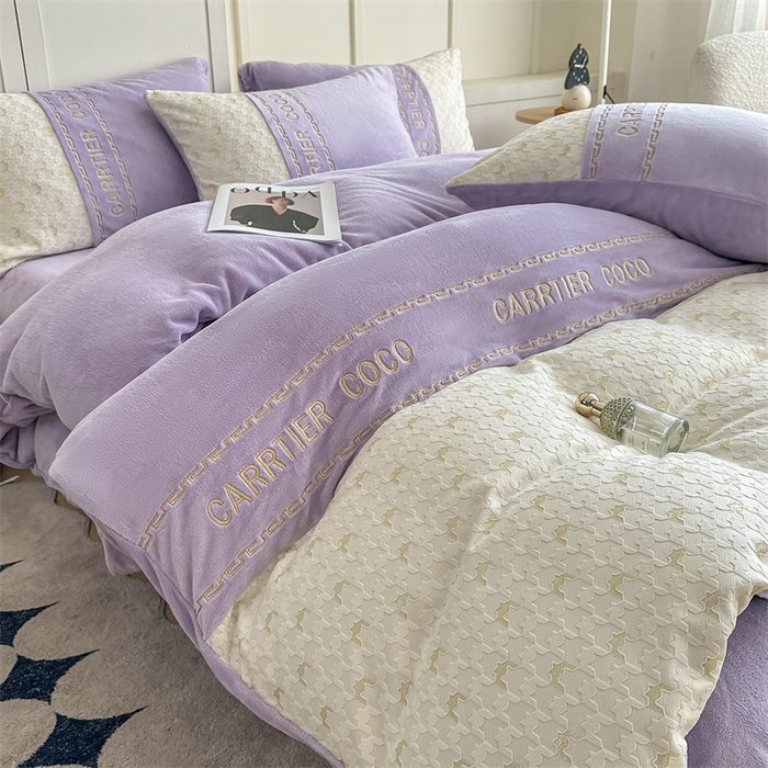 91家纺网 家纺一手货源 找家纺 灰鲸 2025新款牛奶绒拼接刺绣雕花套件-贝娜 贝娜-露娜紫