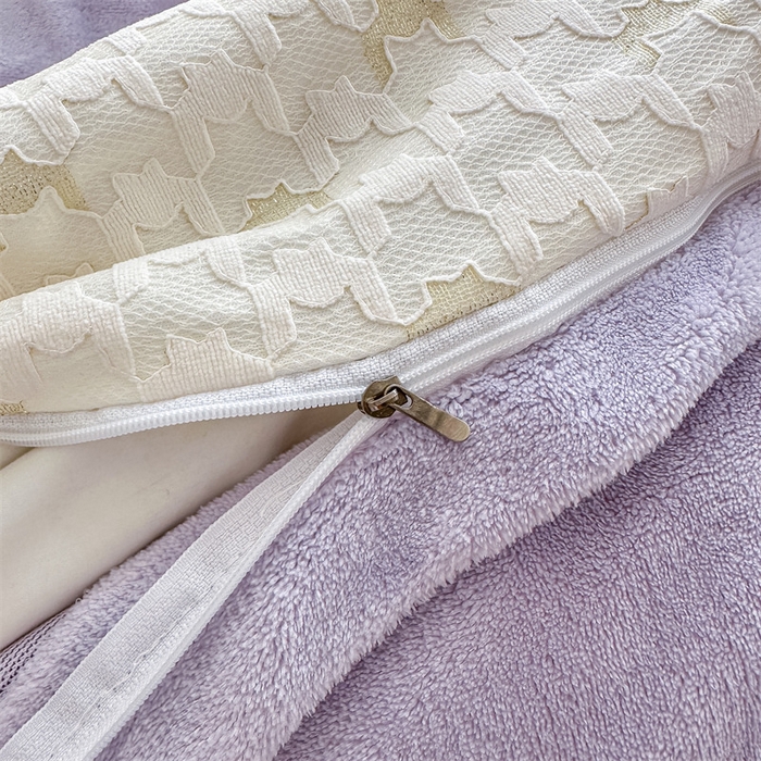 91家纺网 家纺一手货源 找家纺 灰鲸 2025新款牛奶绒拼接刺绣雕花套件-贝娜 贝娜-露娜紫