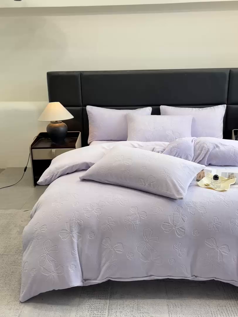 91家纺网 家纺一手货源 找家纺 星座家纺 2025新款牛奶绒雕花四件套 蝴蝶结-紫