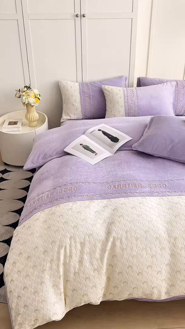 91家纺网 家纺一手货源 找家纺 灰鲸 2025新款牛奶绒拼接刺绣雕花套件-贝娜 贝娜-露娜紫