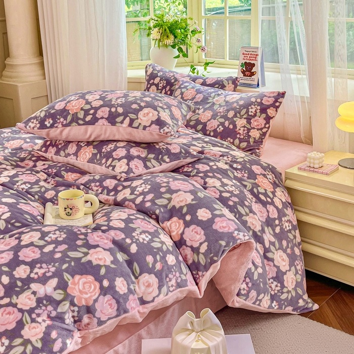 91家纺网 家纺一手货源 找家纺 斯卡诺家纺 2025新款热卖小清新牛奶绒四件套双面绒被套小红书同款 花园秘境-紫