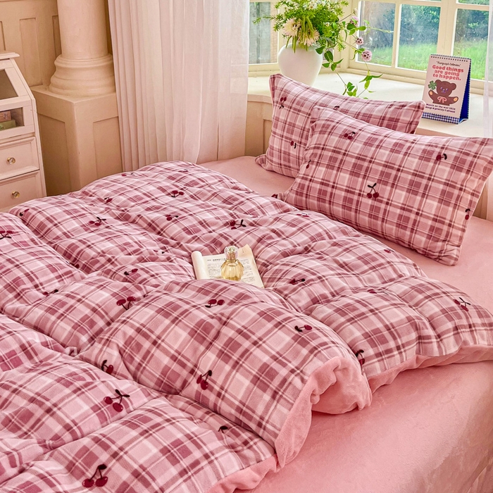 91家纺网 家纺一手货源 找家纺 斯卡诺家纺 2025新款热卖小清新牛奶绒四件套双面绒被套小红书同款 乌梅子酱