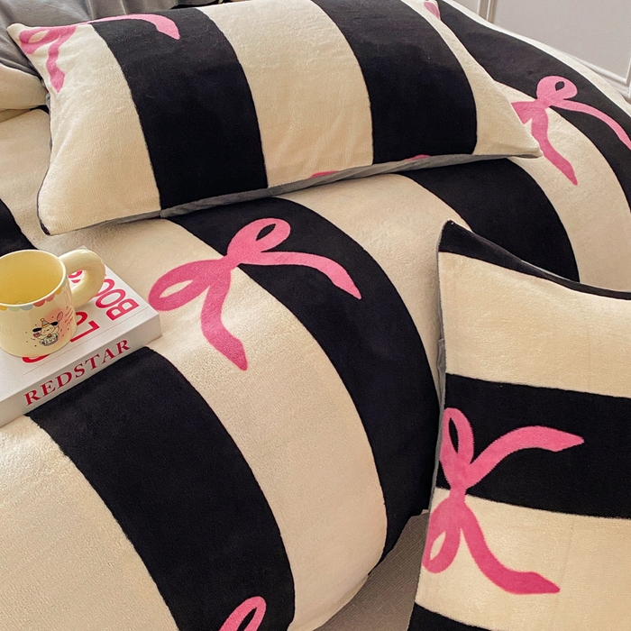 91家纺网 家纺一手货源 找家纺 斯卡诺家纺 2025新款热卖小清新牛奶绒四件套双面绒被套小红书同款 蝴蝶结