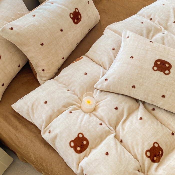 91家纺网 家纺一手货源 找家纺 斯卡诺家纺 2025新款热卖小清新牛奶绒四件套双面绒被套小红书同款 波点小熊