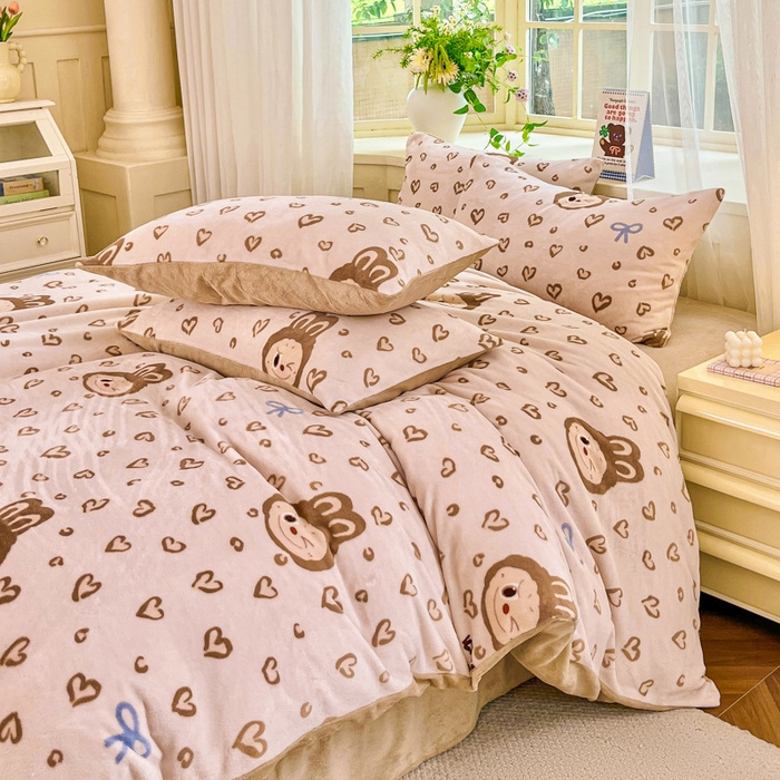 91家纺网 家纺一手货源 找家纺 斯卡诺家纺 2025新款热卖小清新牛奶绒四件套双面绒被套小红书同款 熊布布-咖