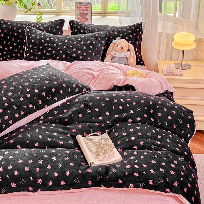 91家纺网 家纺一手货源 找家纺 斯卡诺家纺 2025新款热卖小清新牛奶绒四件套双面绒被套小红书同款 粉玫瑰