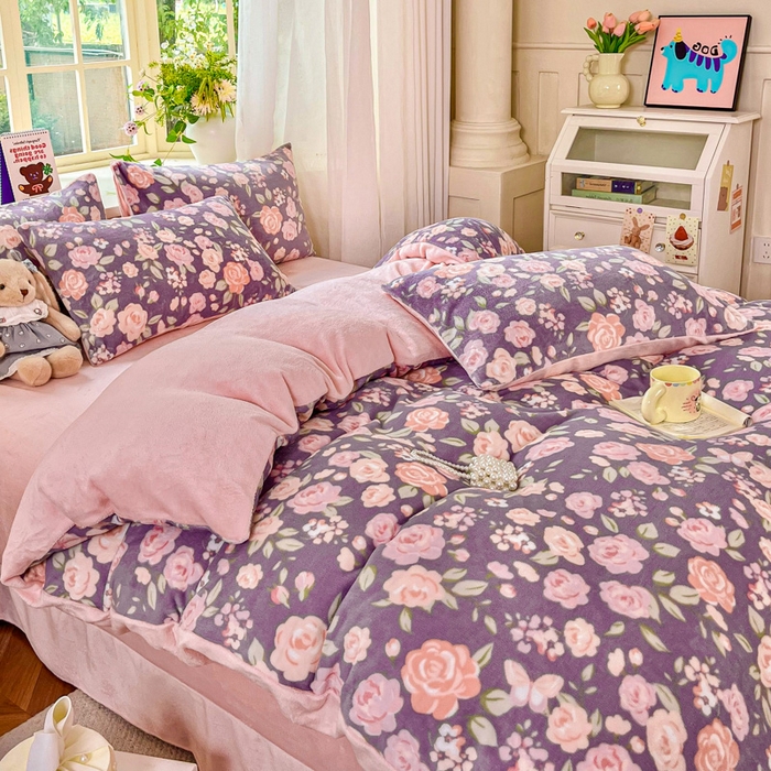 91家纺网 家纺一手货源 找家纺 斯卡诺家纺 2025新款热卖小清新牛奶绒四件套双面绒被套小红书同款 花园秘境-紫
