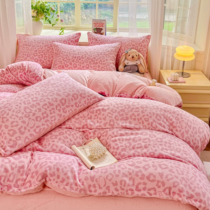 91家纺网 家纺一手货源 找家纺 斯卡诺家纺 2025新款热卖小清新牛奶绒四件套双面绒被套小红书同款 小时代-粉