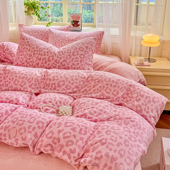 91家纺网 家纺一手货源 找家纺 斯卡诺家纺 2025新款热卖小清新牛奶绒四件套双面绒被套小红书同款 小时代-粉