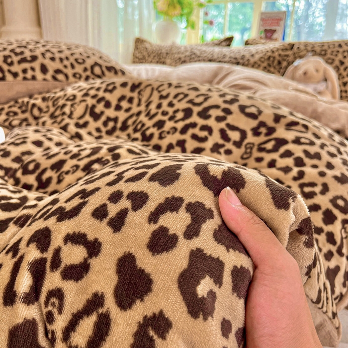 91家纺网 家纺一手货源 找家纺 斯卡诺家纺 2025新款热卖小清新牛奶绒四件套双面绒被套小红书同款 小时代-咖