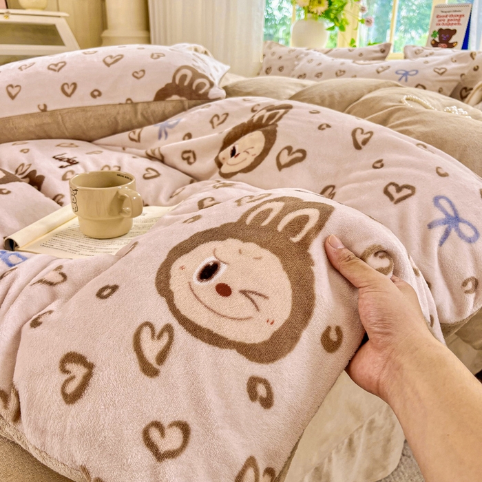 91家纺网 家纺一手货源 找家纺 斯卡诺家纺 2025新款热卖小清新牛奶绒四件套双面绒被套小红书同款 熊布布-咖