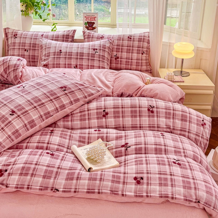 91家纺网 家纺一手货源 找家纺 斯卡诺家纺 2025新款热卖小清新牛奶绒四件套双面绒被套小红书同款 乌梅子酱