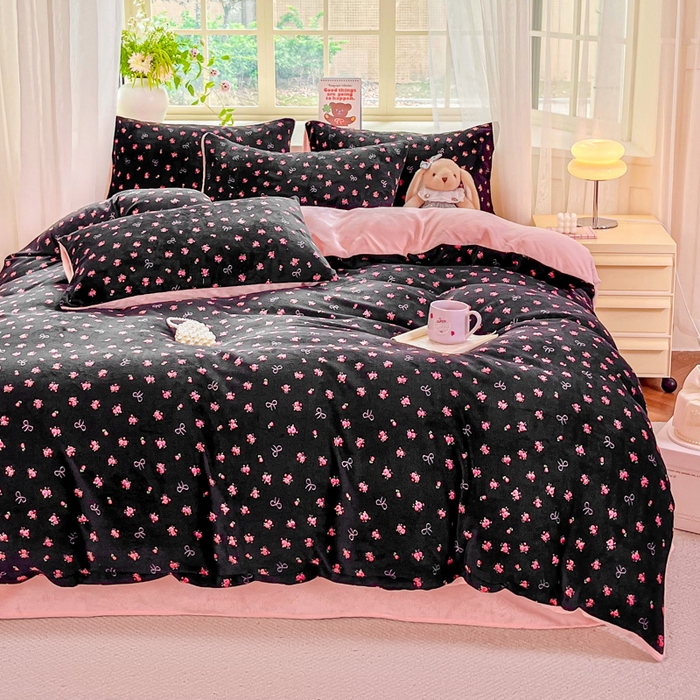 91家纺网 家纺一手货源 找家纺 斯卡诺家纺 2025新款热卖小清新牛奶绒四件套双面绒被套小红书同款 粉玫瑰