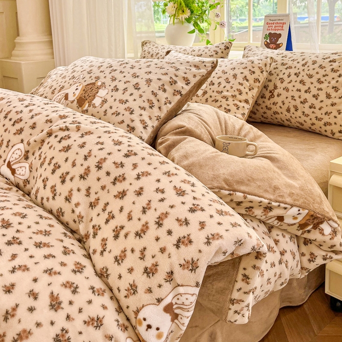 91家纺网 家纺一手货源 找家纺 斯卡诺家纺 2025新款热卖小清新牛奶绒四件套双面绒被套小红书同款 乖乖兔