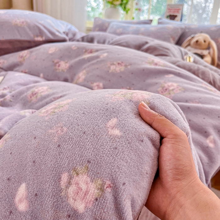 91家纺网 家纺一手货源 找家纺 斯卡诺家纺 2025新款热卖小清新牛奶绒四件套双面绒被套小红书同款 蝶恋花