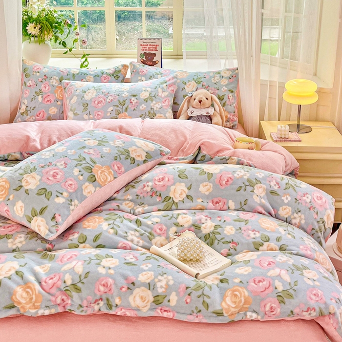 91家纺网 家纺一手货源 找家纺 斯卡诺家纺 2025新款热卖小清新牛奶绒四件套双面绒被套小红书同款 花园秘境-蓝