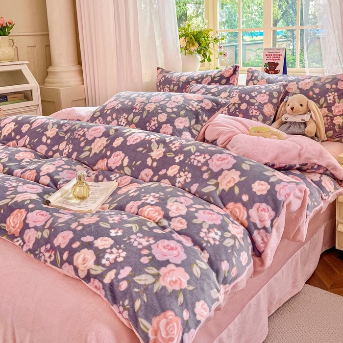 91家纺网 家纺一手货源 找家纺 斯卡诺家纺 2025新款热卖小清新牛奶绒四件套双面绒被套小红书同款 花园秘境-紫