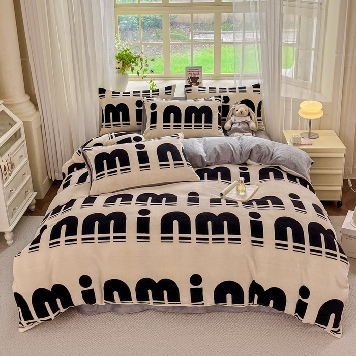 91家纺网 家纺一手货源 找家纺 斯卡诺家纺 2025新款热卖小清新牛奶绒四件套双面绒被套小红书同款 min字母