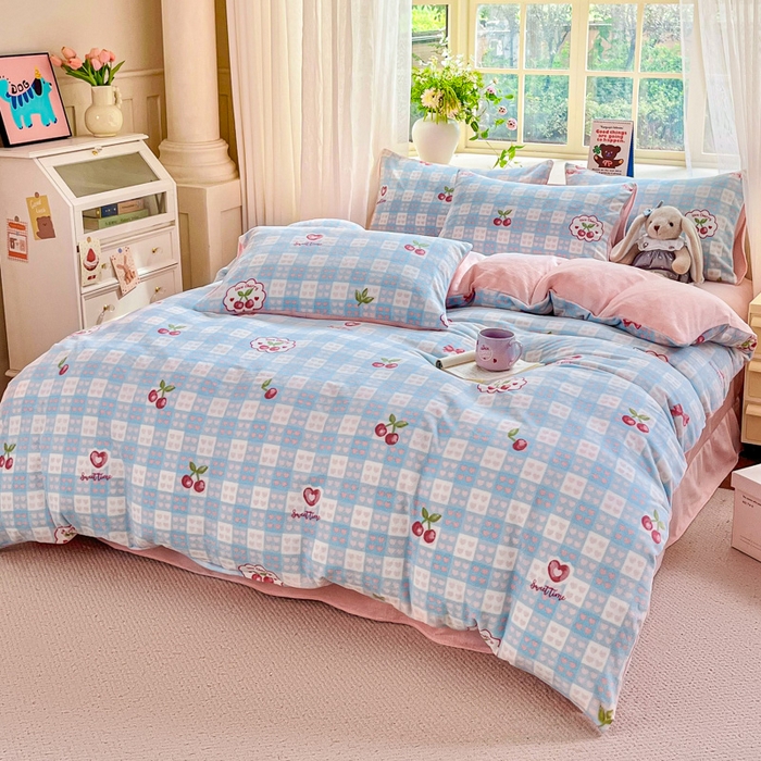 91家纺网 家纺一手货源 找家纺 斯卡诺家纺 2025新款热卖小清新牛奶绒四件套双面绒被套小红书同款 爱心樱桃