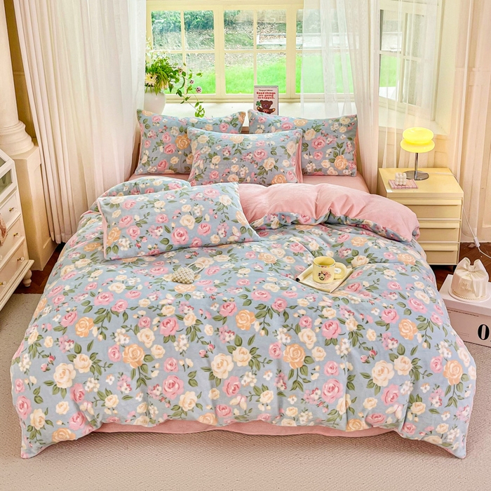 91家纺网 家纺一手货源 找家纺 斯卡诺家纺 2025新款热卖小清新牛奶绒四件套双面绒被套小红书同款 花园秘境-蓝