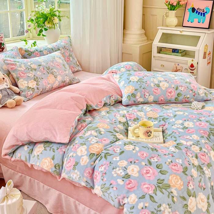 91家纺网 家纺一手货源 找家纺 斯卡诺家纺 2025新款热卖小清新牛奶绒四件套双面绒被套小红书同款 花园秘境-蓝