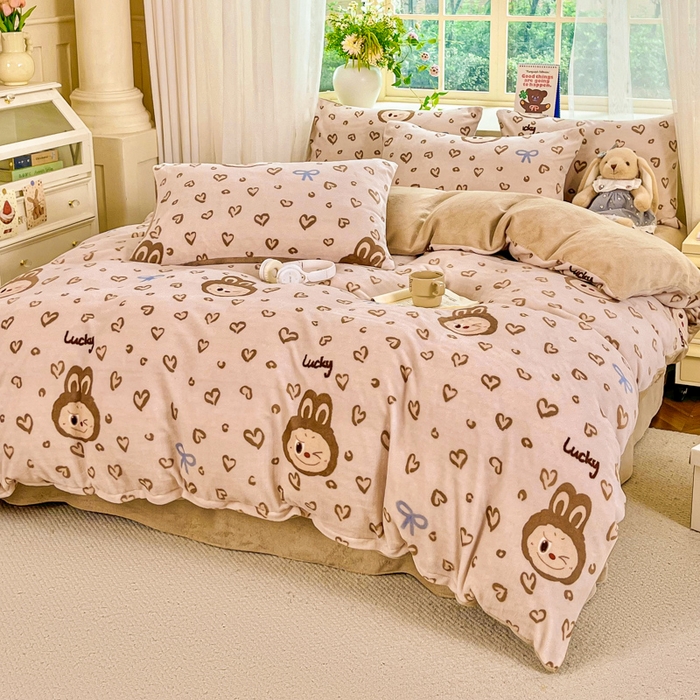 91家纺网 家纺一手货源 找家纺 斯卡诺家纺 2025新款热卖小清新牛奶绒四件套双面绒被套小红书同款 熊布布-咖