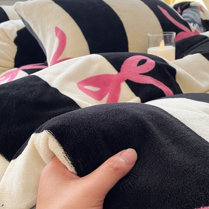 91家纺网 家纺一手货源 找家纺 斯卡诺家纺 2025新款热卖小清新牛奶绒四件套双面绒被套小红书同款 蝴蝶结