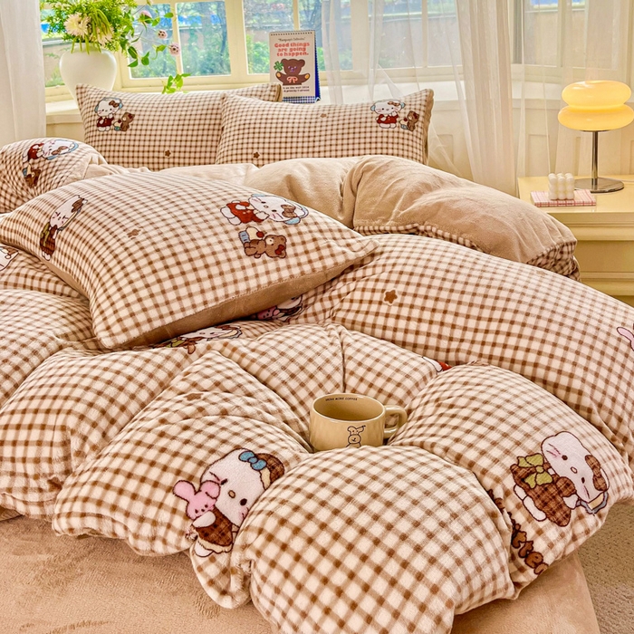 91家纺网 家纺一手货源 找家纺 斯卡诺家纺 2025新款热卖小清新牛奶绒四件套双面绒被套小红书同款 kt猫咖