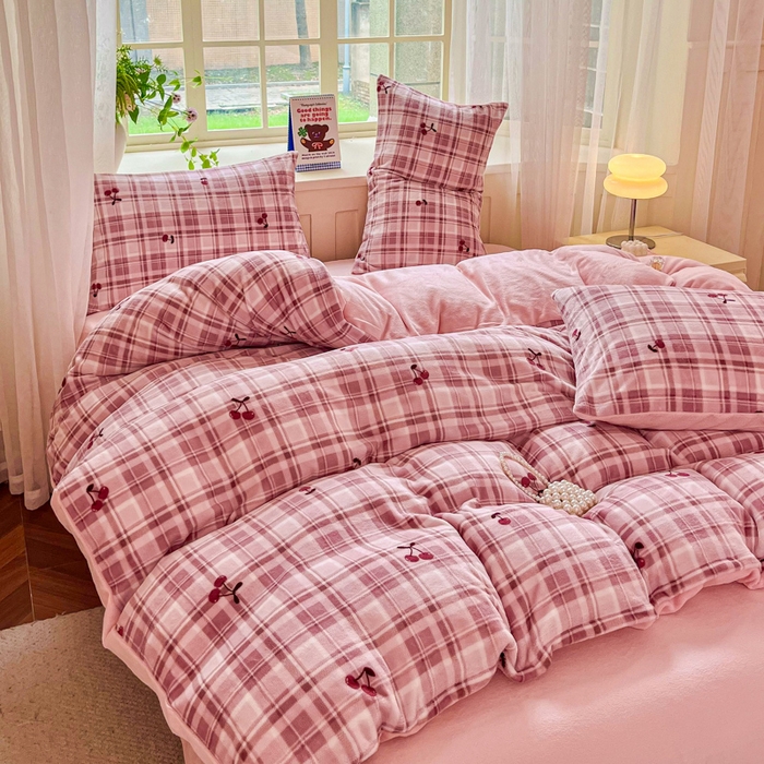 91家纺网 家纺一手货源 找家纺 斯卡诺家纺 2025新款热卖小清新牛奶绒四件套双面绒被套小红书同款 乌梅子酱