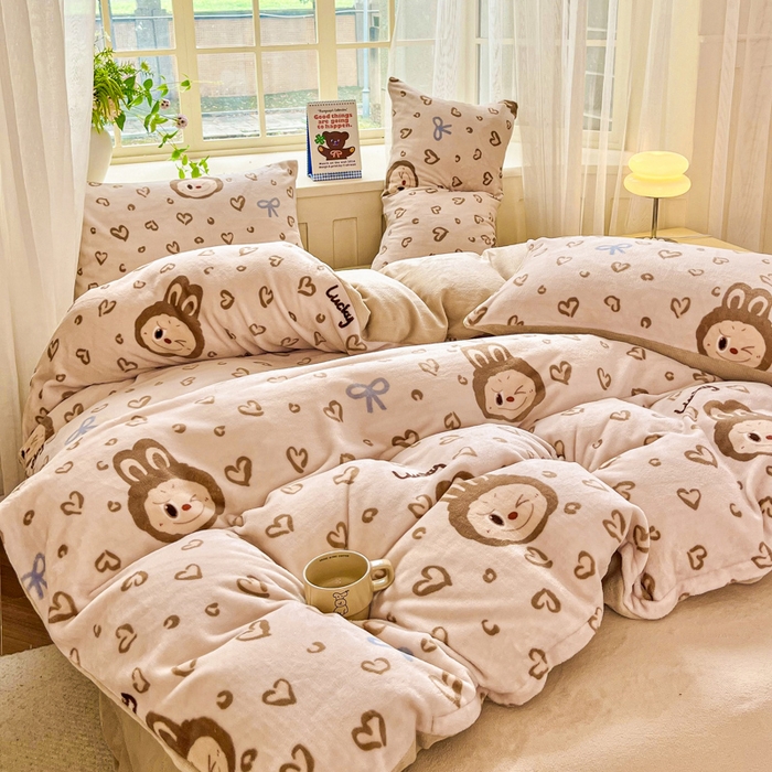 91家纺网 家纺一手货源 找家纺 斯卡诺家纺 2025新款热卖小清新牛奶绒四件套双面绒被套小红书同款 熊布布-咖