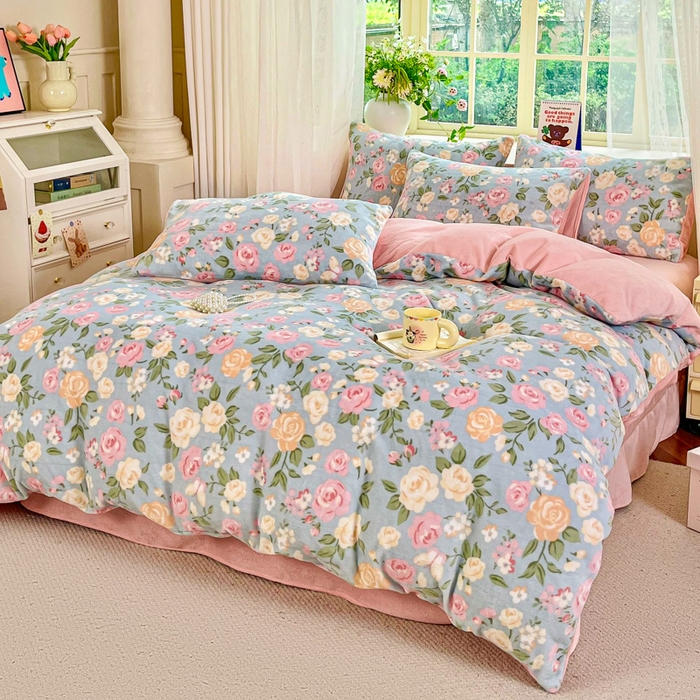 91家纺网 家纺一手货源 找家纺 斯卡诺家纺 2025新款热卖小清新牛奶绒四件套双面绒被套小红书同款 花园秘境-蓝