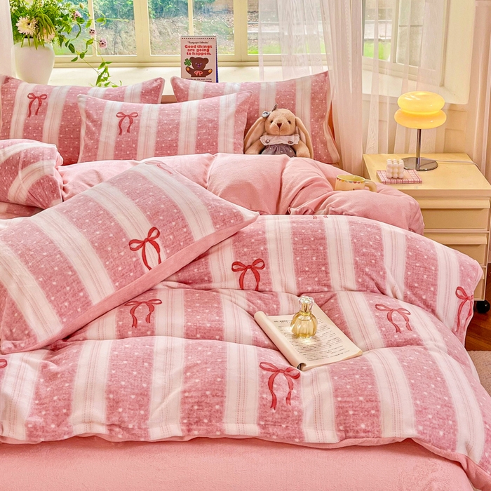 91家纺网 家纺一手货源 找家纺 斯卡诺家纺 2025新款热卖小清新牛奶绒四件套双面绒被套小红书同款 蝶梦-粉