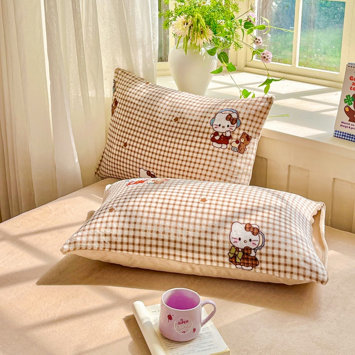 91家纺网 家纺一手货源 找家纺 斯卡诺家纺 2025新款热卖小清新牛奶绒四件套双面绒被套小红书同款 kt猫咖