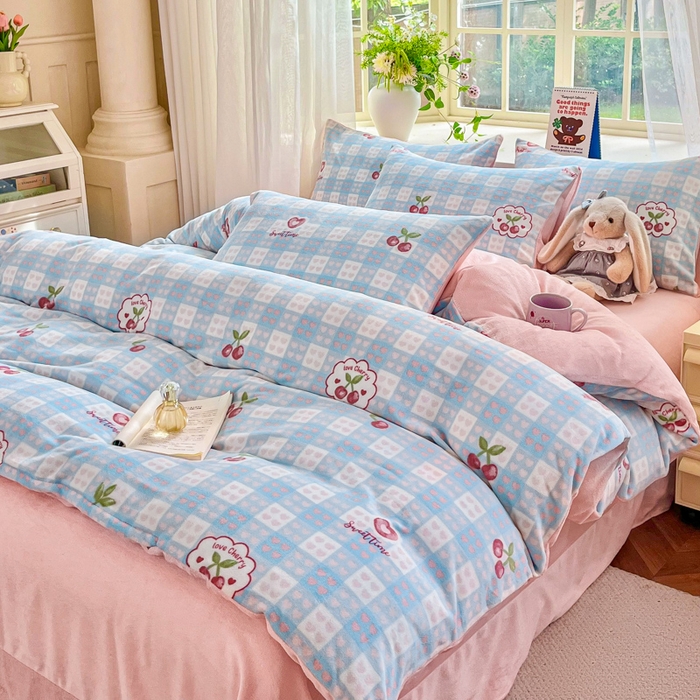 91家纺网 家纺一手货源 找家纺 斯卡诺家纺 2025新款热卖小清新牛奶绒四件套双面绒被套小红书同款 爱心樱桃