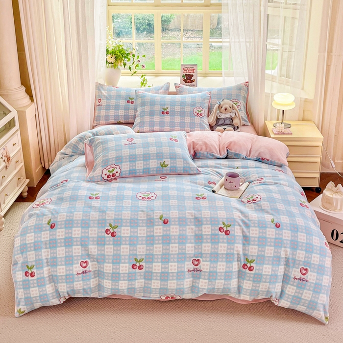 91家纺网 家纺一手货源 找家纺 斯卡诺家纺 2025新款热卖小清新牛奶绒四件套双面绒被套小红书同款 爱心樱桃