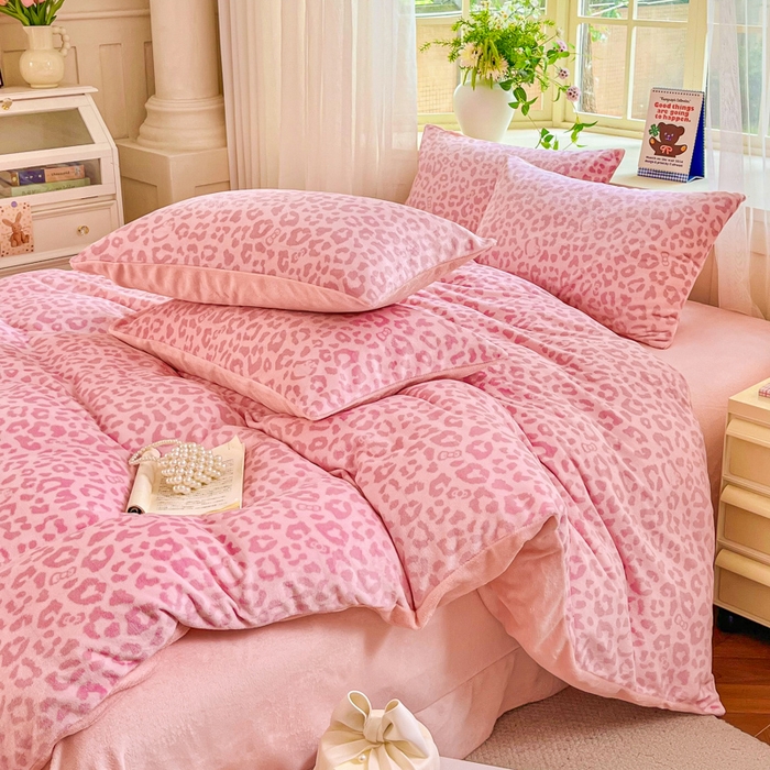 91家纺网 家纺一手货源 找家纺 斯卡诺家纺 2025新款热卖小清新牛奶绒四件套双面绒被套小红书同款 小时代-粉