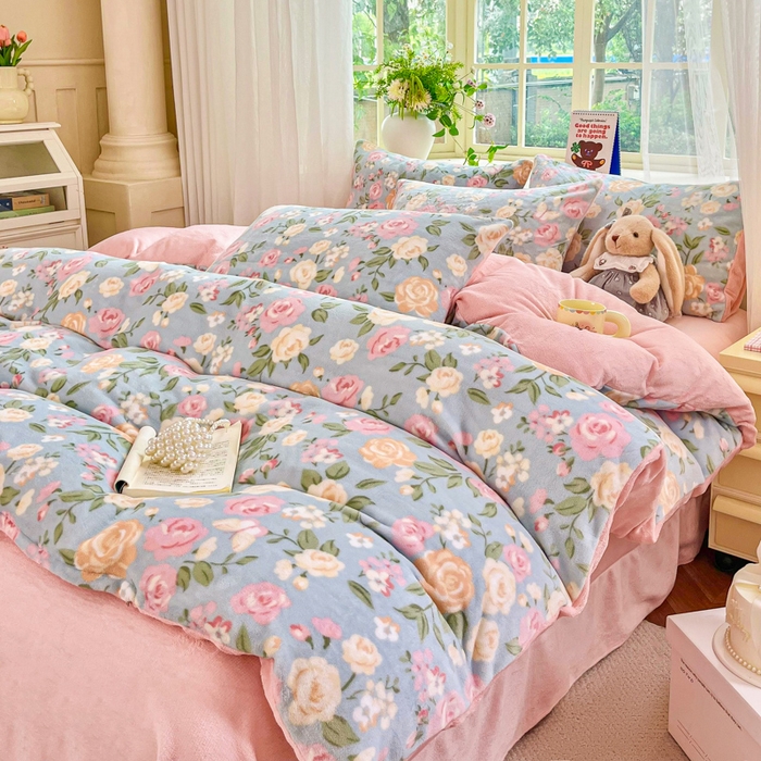 91家纺网 家纺一手货源 找家纺 斯卡诺家纺 2025新款热卖小清新牛奶绒四件套双面绒被套小红书同款 花园秘境-蓝