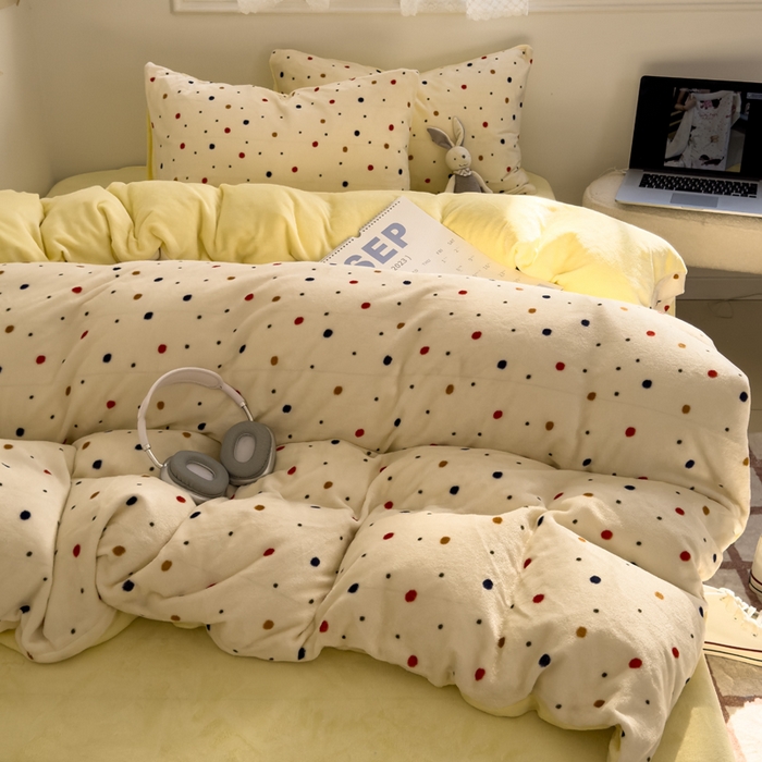 91家纺网 家纺一手货源 找家纺 （总）小叮当家纺仓储工厂店 买家秀 爆款花型2025新款秋冬保暖高克重牛奶绒小清新印花四件套系列-风格一