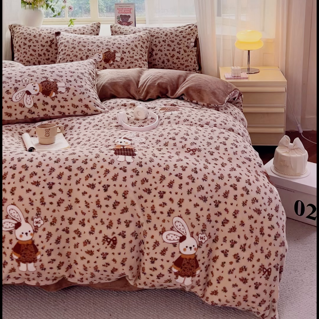 91家纺网 家纺一手货源 找家纺 斯卡诺家纺 2025新款热卖小清新牛奶绒四件套双面绒被套小红书同款 乖乖兔