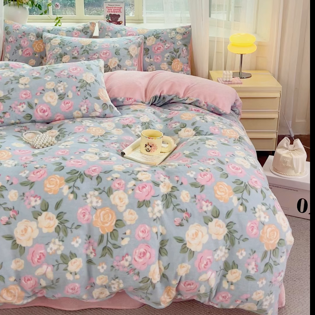 91家纺网 家纺一手货源 找家纺 斯卡诺家纺 2025新款热卖小清新牛奶绒四件套双面绒被套小红书同款 花园秘境-蓝