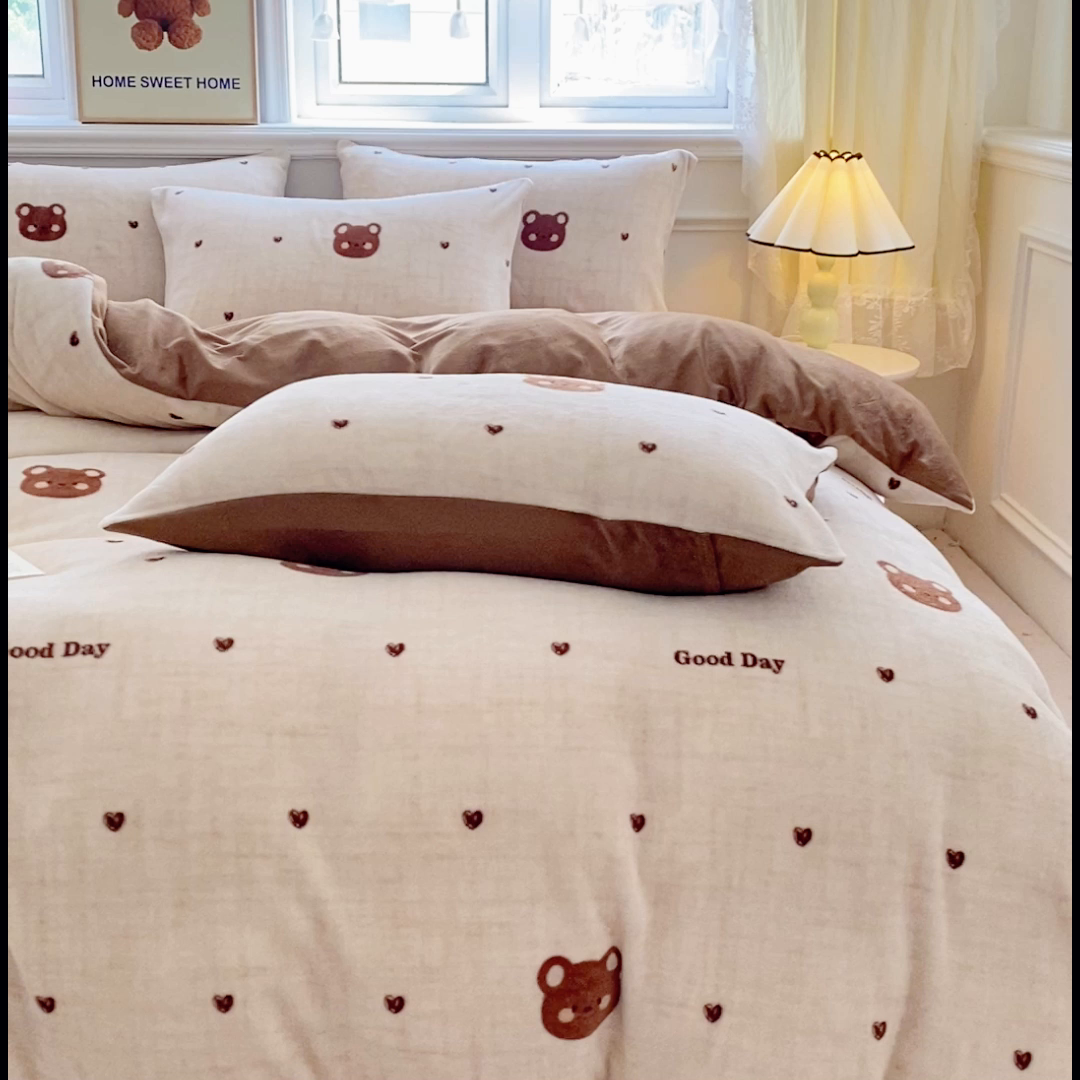 91家纺网 家纺一手货源 找家纺 斯卡诺家纺 2025新款热卖小清新牛奶绒四件套双面绒被套小红书同款 波点小熊