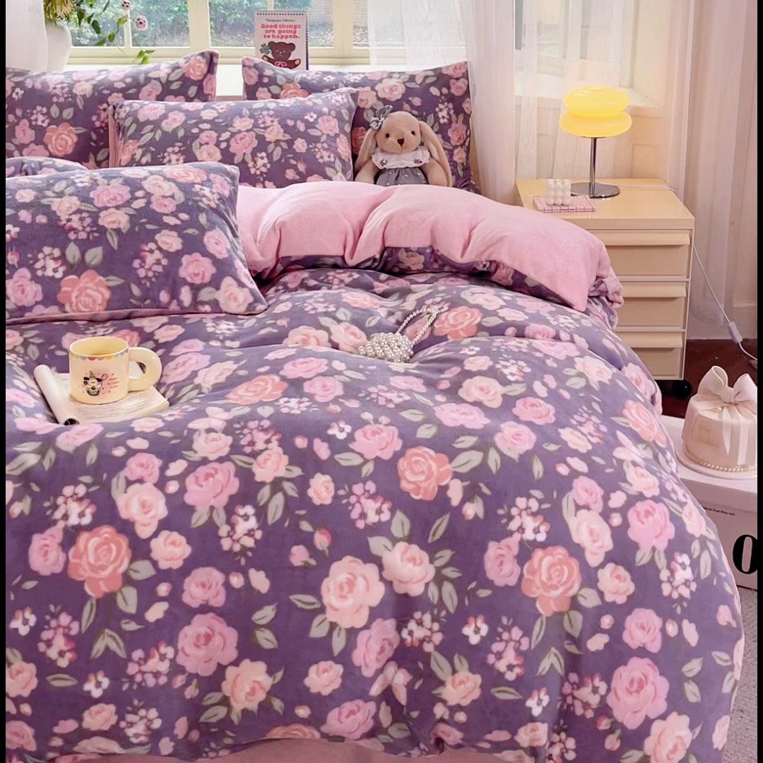 91家纺网 家纺一手货源 找家纺 斯卡诺家纺 2025新款热卖小清新牛奶绒四件套双面绒被套小红书同款 花园秘境-紫