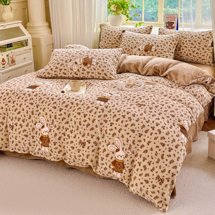 91家纺网 家纺一手货源 找家纺 斯卡诺家纺 2025新款热卖小清新牛奶绒四件套双面绒被套小红书同款 乖乖兔