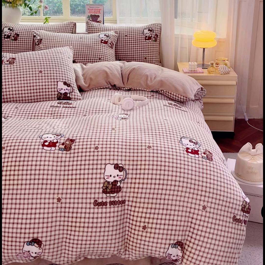 91家纺网 家纺一手货源 找家纺 斯卡诺家纺 2025新款热卖小清新牛奶绒四件套双面绒被套小红书同款 kt猫咖