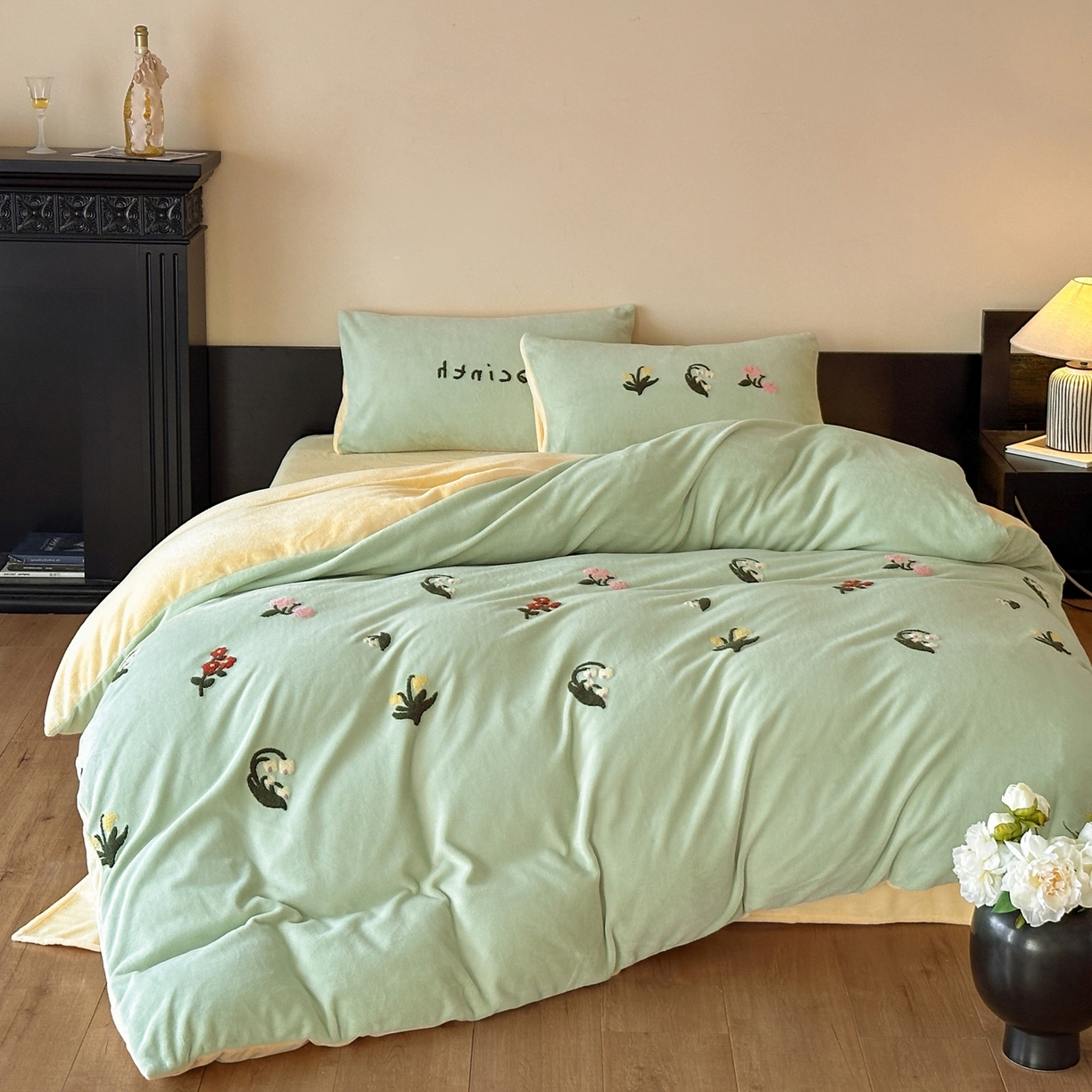 91家纺网 家纺一手货源 找家纺 如一 2025新款田园风毛巾绣牛奶绒四件套 铃兰-绿黄